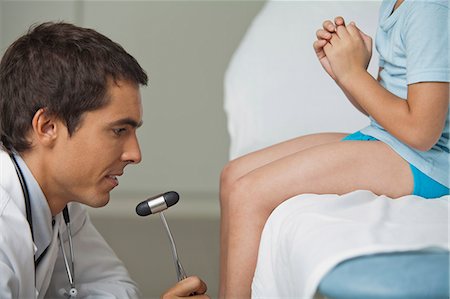 simsearch:632-01613036,k - Doctor checking boy's reflexes with reflex hammer, side view, cropped Stock Photo - Premium Royalty-Free, Code: 632-06354315