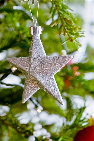 simsearch:632-06404194,k - Star shaped Christmas ornament Foto de stock - Sin royalties Premium, Código: 632-06404204