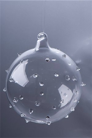 simsearch:632-06404194,k - Glass Christmas ornament Foto de stock - Sin royalties Premium, Código: 632-06404202