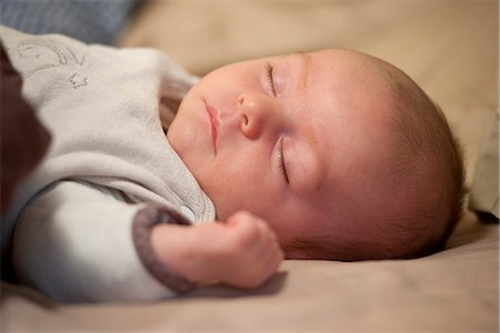 simsearch:614-07031850,k - Baby sleeping Stock Photo - Premium Royalty-Free, Code: 632-06967618