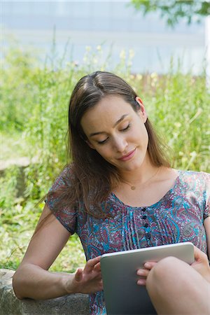 simsearch:632-07161246,k - Woman using digital tablet outdoors Stock Photo - Premium Royalty-Free, Code: 632-07161530