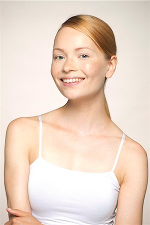 Young woman smiling, portrait Stock Photo - Premium Royalty-Free, Code: 632-07494937