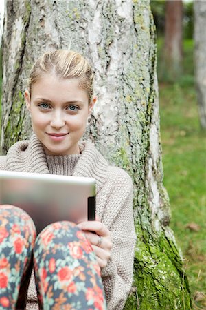 simsearch:632-07161246,k - Woman using digital tablet outdoors Stock Photo - Premium Royalty-Free, Code: 632-07809338