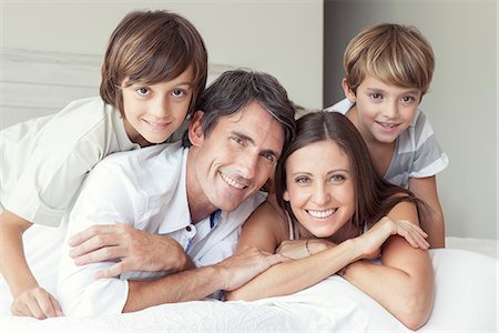 simsearch:632-05816381,k - Family lying on bed, portrait Stock Photo - Premium Royalty-Free, Code: 632-08001759