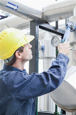 Engineer working on industrial equipment Stock Photo - Premium Royalty-Free, Code: 632-08130015