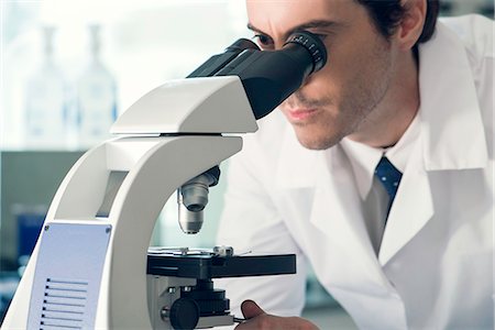 Laboratory assistant at work in laboratory Stock Photo - Premium Royalty-Free, Code: 632-08130184