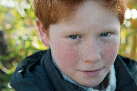 Boy with red hair and freckles, portrait Photographie de stock - Premium Libres de Droits, Code: 632-08545948