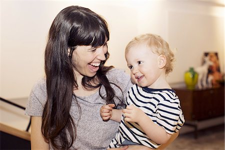 shy baby - Mother and toddler, portrait Stock Photo - Premium Royalty-Free, Code: 632-08545980