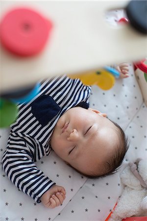 simsearch:649-07521015,k - Baby sleeping in crib Stock Photo - Premium Royalty-Free, Code: 632-08698643