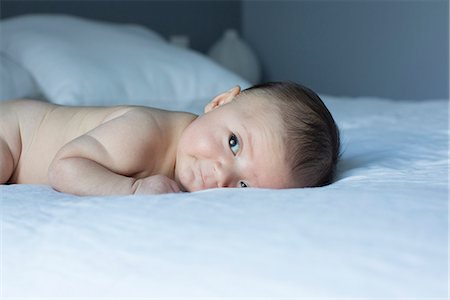 simsearch:632-03027302,k - Baby lying on stomach daydreaming Stock Photo - Premium Royalty-Free, Code: 632-08886546