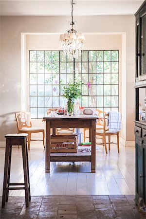 dimora - View of dining room in home Fotografie stock - Premium Royalty-Free, Codice: 632-08886818