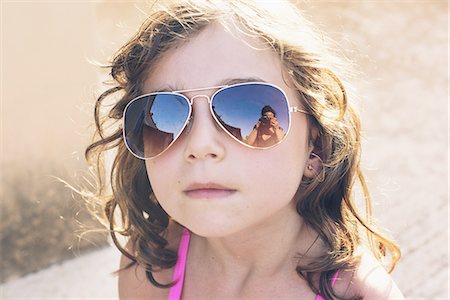 simsearch:614-06043612,k - Girl wearing fashionable sunglasses, portrait Stock Photo - Premium Royalty-Free, Code: 632-08887061