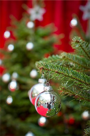 simsearch:632-06118429,k - Ornaments hanging on christmas tree Stock Photo - Premium Royalty-Free, Code: 632-08887125