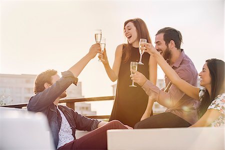simsearch:614-07486947,k - Group of friends relaxing with wine outdoors Foto de stock - Sin royalties Premium, Código: 632-08993415