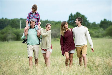 simsearch:6113-08393683,k - Family walking through field together Stock Photo - Premium Royalty-Free, Code: 632-09021394