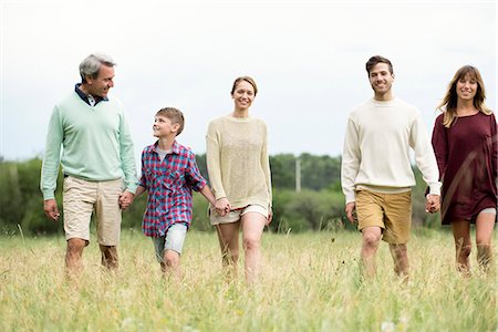 simsearch:6113-08393683,k - Family walking together through field of tall grass Stock Photo - Premium Royalty-Free, Code: 632-09021391