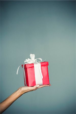 simsearch:632-05991504,k - Woman's hand holding wrapped gift Stock Photo - Premium Royalty-Free, Code: 632-09039651