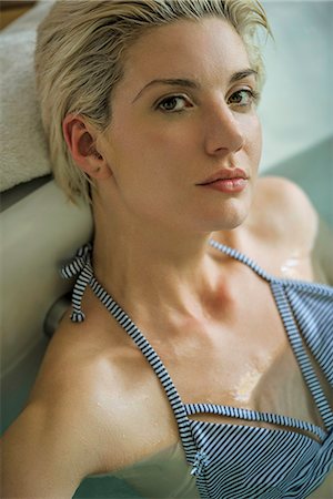 simsearch:6108-06907511,k - Woman soaking in tub Stock Photo - Premium Royalty-Free, Code: 632-09140275