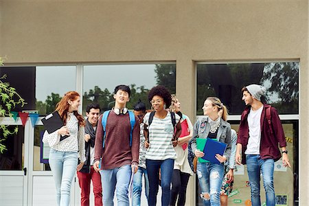 College students chatting while walking on campus Stock Photo - Premium Royalty-Free, Code: 632-09157948