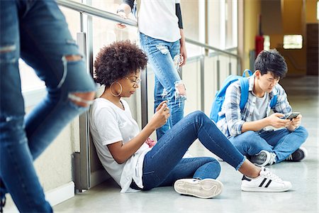 simsearch:614-06973669,k - Students killing time in corridor between classes Stock Photo - Premium Royalty-Free, Code: 632-09158047