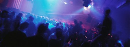 Crowd of people dancing at nightclub Foto de stock - Sin royalties Premium, Código: 632-01144406