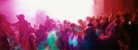 smoky - Crowd of people dancing at a nightclub Foto de stock - Sin royalties Premium, Código: 632-01144400