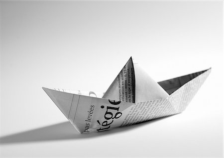 Origami boat Stock Photo - Premium Royalty-Free, Code: 632-01144909