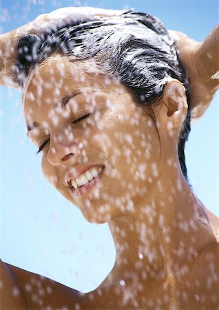 simsearch:632-05991893,k - Woman shampooing hair, eyes closed, close-up Stock Photo - Premium Royalty-Free, Code: 632-01146605