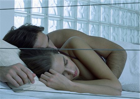 Couple embracing in bed, asleep Stock Photo - Premium Royalty-Free, Code: 632-01148250