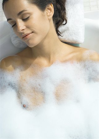 simsearch:633-06354677,k - Woman reclining in bubble bath Stock Photo - Premium Royalty-Free, Code: 632-01154914