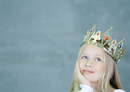 simsearch:693-06435933,k - Girl wearing crown Stock Photo - Premium Royalty-Free, Code: 632-01156893