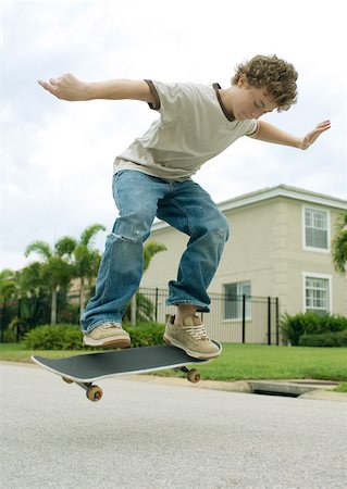 Boy on skateboard Stock Photo - Premium Royalty-Free, Code: 632-01156940