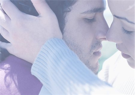 stalemate - Portriat of young couple about to kiss, close up Foto de stock - Sin royalties Premium, Código: 632-01150076