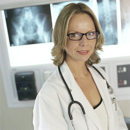 pelvic woman - Female doctor in x-ray lab Stock Photo - Premium Royalty-Free, Code: 632-01152774