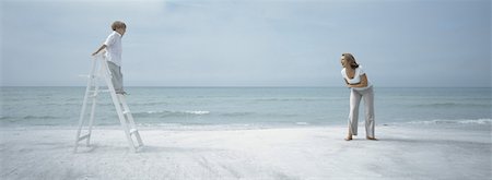 recognition - Boy standing on ladder on beach looking at mother Stock Photo - Premium Royalty-Free, Code: 632-01160689