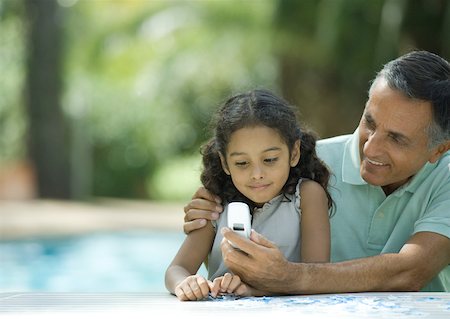 simsearch:632-01193783,k - Mature man showing granddaughter cell phone Stock Photo - Premium Royalty-Free, Code: 632-01193989