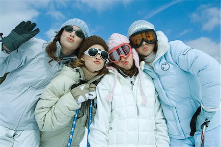 simsearch:696-03401677,k - Four female friends dressed in ski clothing, puckering at camera, portrait Stock Photo - Premium Royalty-Free, Code: 632-01380756