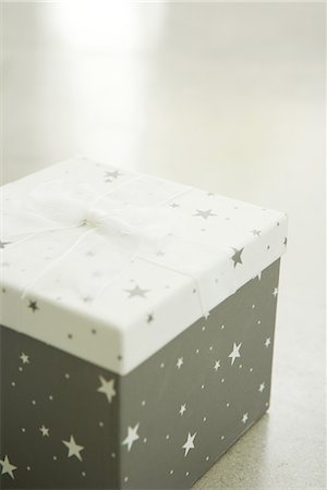 simsearch:632-05991504,k - Christmas gift, on floor, close-up Stock Photo - Premium Royalty-Free, Code: 632-01613347