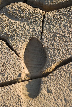 drought - Cracked dry soil with shoeprint, full frame Stock Photo - Premium Royalty-Free, Code: 632-01638021