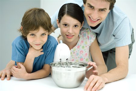 simsearch:695-03378605,k - Father and two children baking together, all smiling at camera Stock Photo - Premium Royalty-Free, Code: 632-01828037
