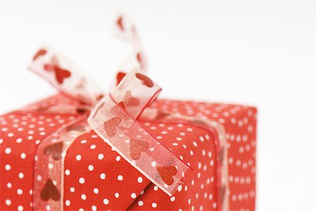 polka dot gift wrap - Wrapped gift, close-up Stock Photo - Premium Royalty-Free, Code: 632-02064634