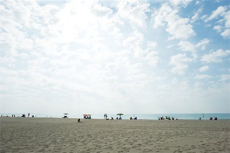 simsearch:632-03500607,k - Vacationers on beach Stock Photo - Premium Royalty-Free, Code: 632-02745229
