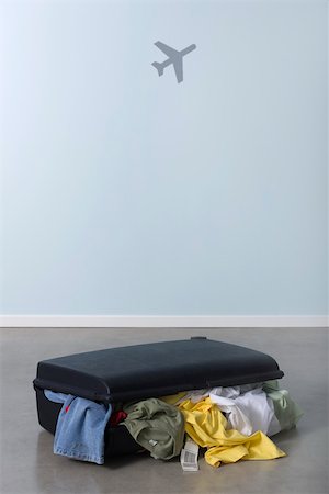 filled - Overstuffed suitcase Stock Photo - Premium Royalty-Free, Code: 632-02745276