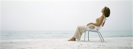 simsearch:632-03500607,k - Woman listening to headphones on the beach Stock Photo - Premium Royalty-Free, Code: 632-03083079
