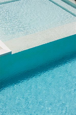 Swimming pool deep end separated from shallow pool by ledge Stock Photo - Premium Royalty-Free, Code: 632-03193614