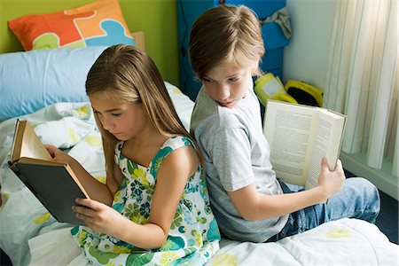 simsearch:632-03424261,k - Siblings reading together, boy glancing over shoulder at sister's book Stock Photo - Premium Royalty-Free, Code: 632-03424244