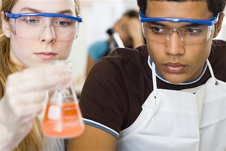 High school students conducting experiment in chemistry class Stock Photo - Premium Royalty-Free, Code: 632-03516597