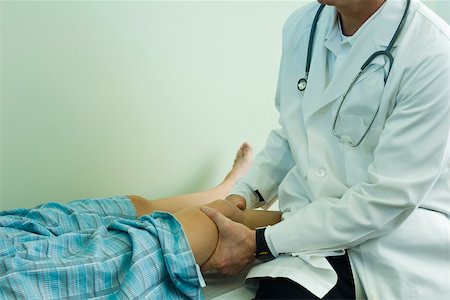 simsearch:632-01613036,k - Doctor examining patient's leg Stock Photo - Premium Royalty-Free, Code: 632-03516800