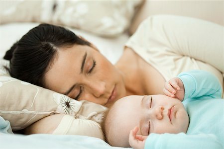 Mother and baby napping together Stock Photo - Premium Royalty-Free, Code: 632-03630108