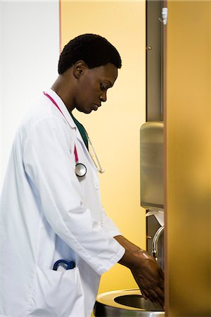simsearch:632-05991893,k - Doctor washing hands Stock Photo - Premium Royalty-Free, Code: 632-03651953